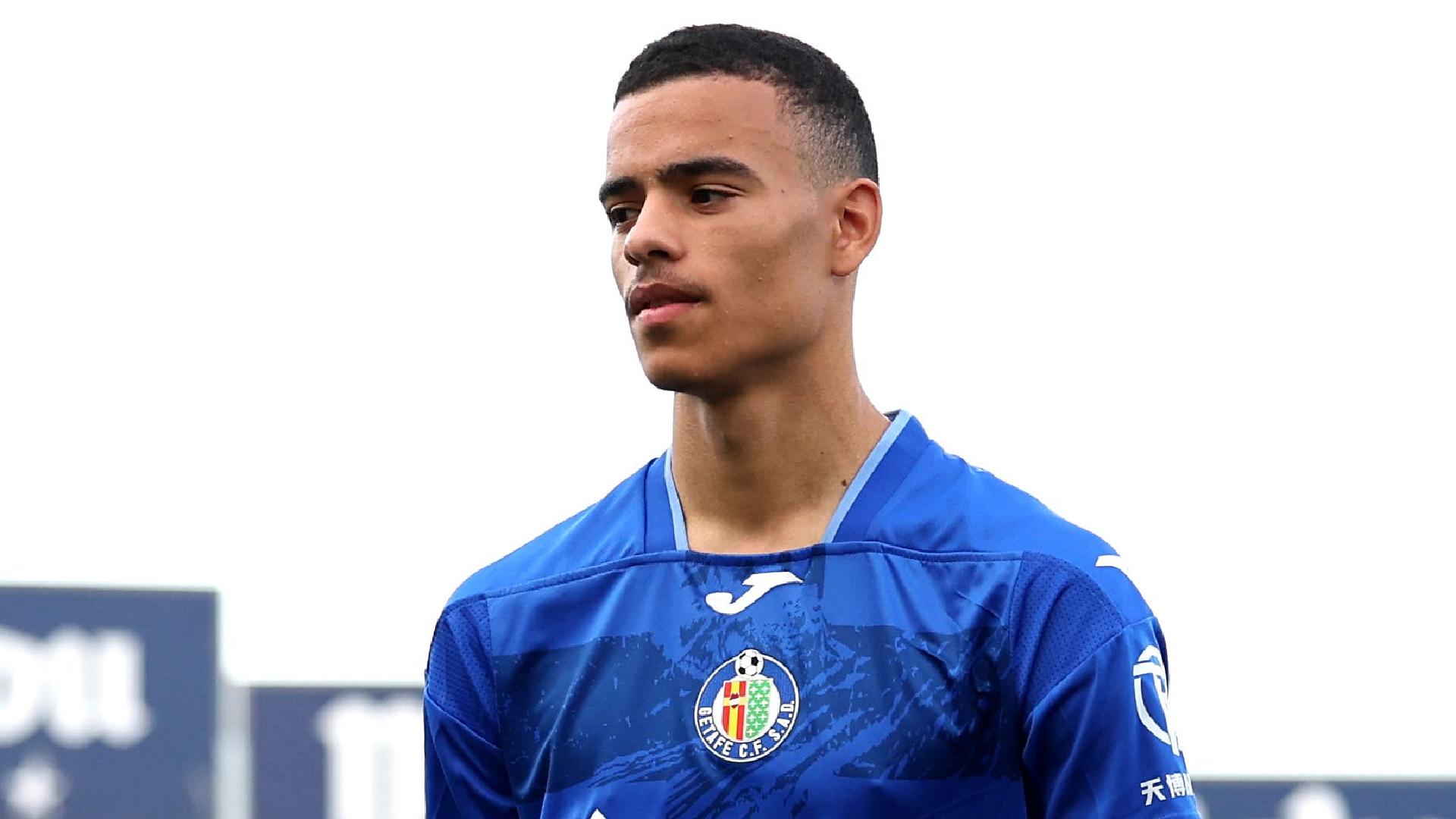 Alavés-Getafe en pausa tras cánticos a Mason Greenwood