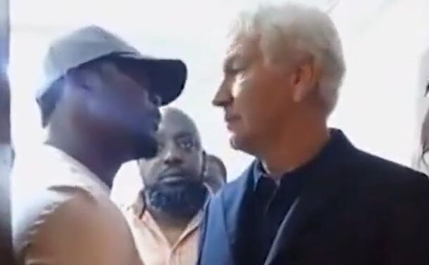 REGARDER : Samuel Eto’o, de la Fédération camerounaise, perd la tête face au nouvel entraîneur de l’équipe nationale – « Vous ne m’adressez pas comme ça »