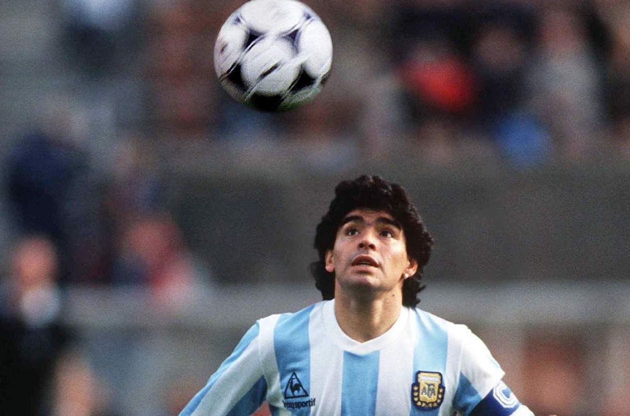 Un juge argentin autorise le déplacement du corps de la légende Diego Maradona