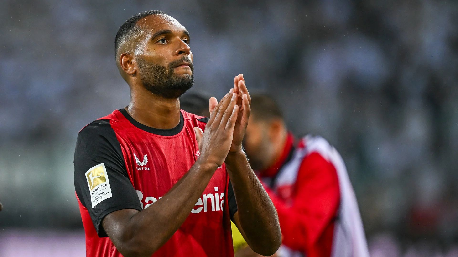 Le directeur sportif de Barcelone, Deco, refroidit les discussions sur l'accord avec Jonathan Tah