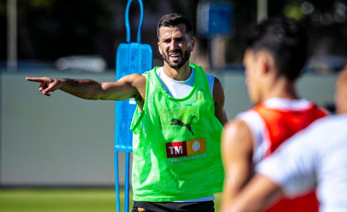 Valence frappé par une double blessure majeure alors que l’entraîneur se bat pour le poste